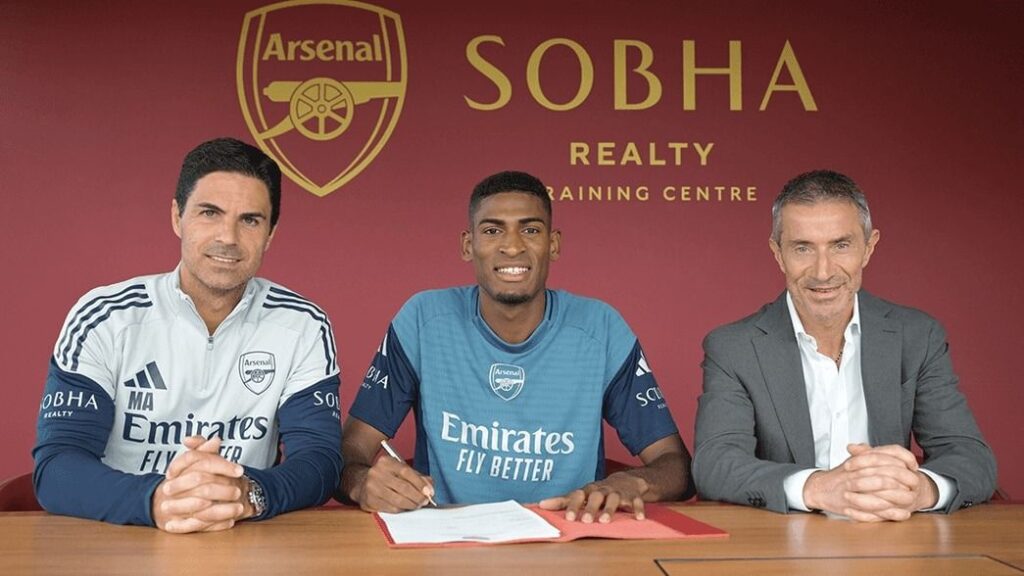 Arsenal unveils Mosquera
