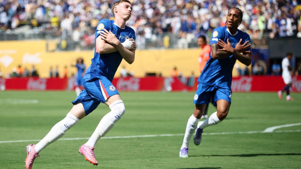 พัลเมอร์เบิ้ล+จ่าย! สิงห์ถล่ม เปแอสเช 3-0 ชิวสโมสรโลก